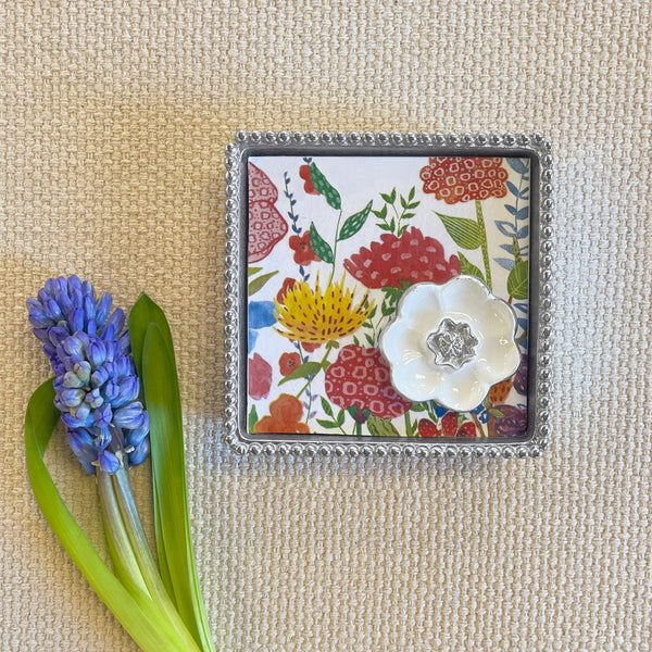 Load image into Gallery viewer, Mariposa White Flower (5801) Beaded Napkin Box Set
