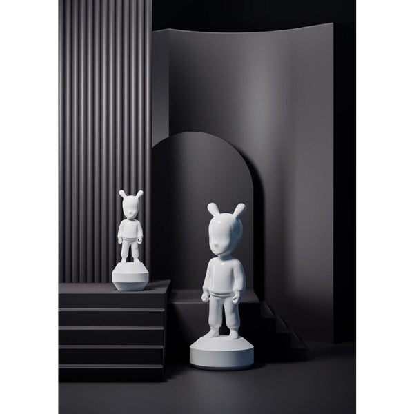 Load image into Gallery viewer, Lladro The White Guest Figurine - Small
